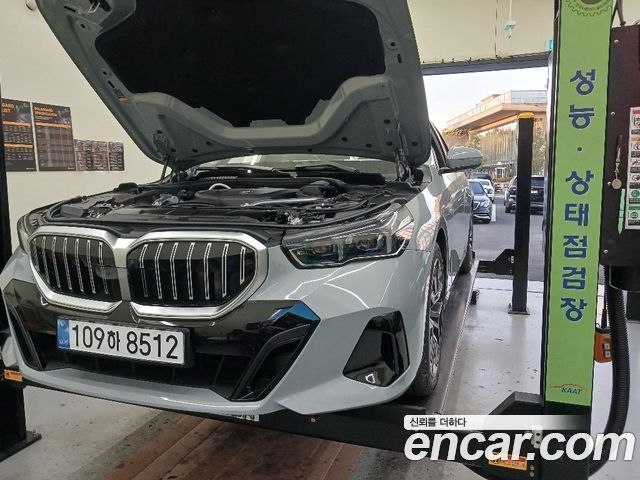 BMW 5-Series 2026 — photo 1