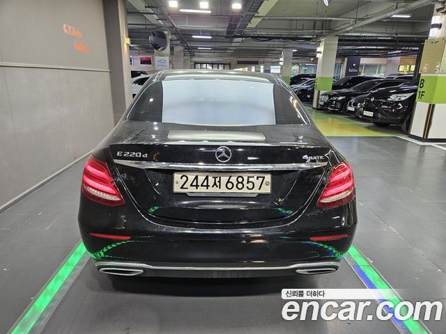 Mercedes-Benz E-Class 2017 — photo 4