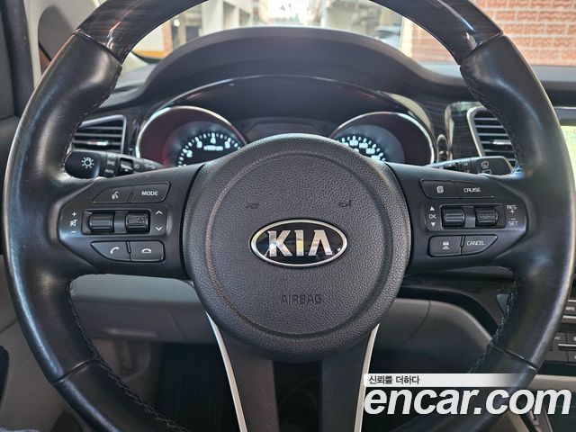 Kia Canival 2019 — photo 8