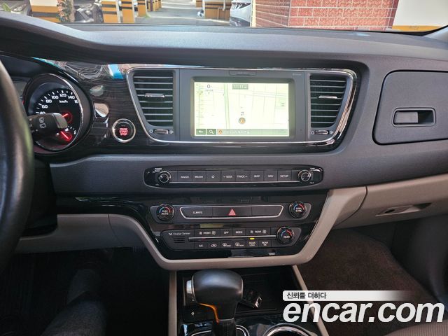 Kia Canival 2019 — photo 15