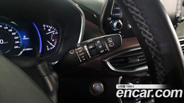 Hyundai Santafe 2019 — photo 18