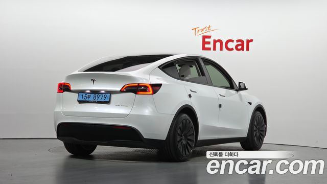 Tesla Model Y 2021 — photo 2