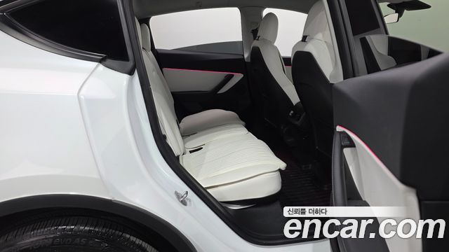 Tesla Model Y 2021 — photo 17