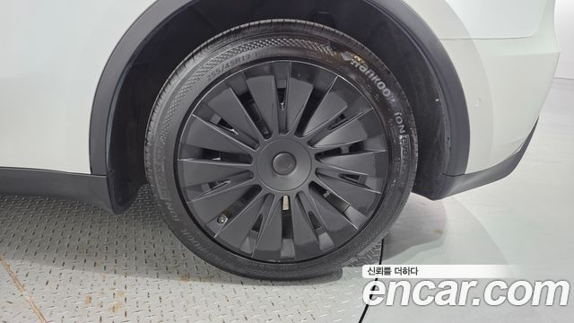 Tesla Model Y 2021 — photo 7