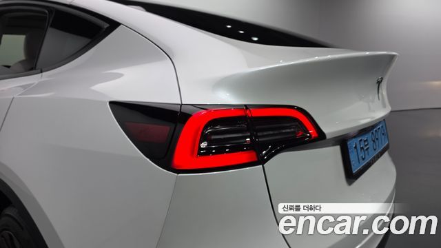 Tesla Model Y 2021 — photo 9