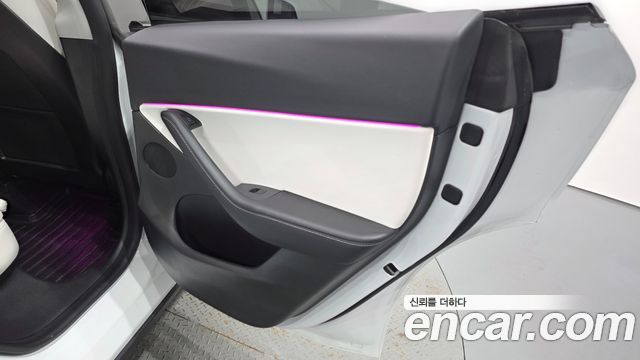 Tesla Model Y 2021 — photo 15