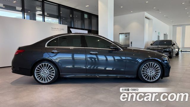 Mercedes-Benz C-Class 2023 — photo 9