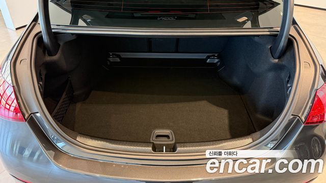 Mercedes-Benz C-Class 2023 — photo 10