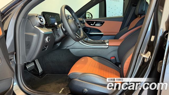 Mercedes-Benz C-Class 2023 — photo 16