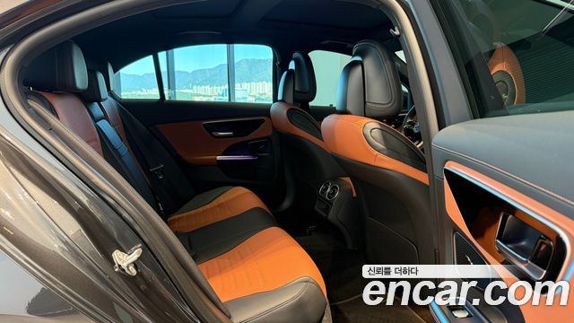 Mercedes-Benz C-Class 2023 — photo 17