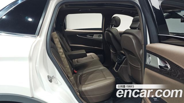 Lincoln MKX 2018 — photo 17