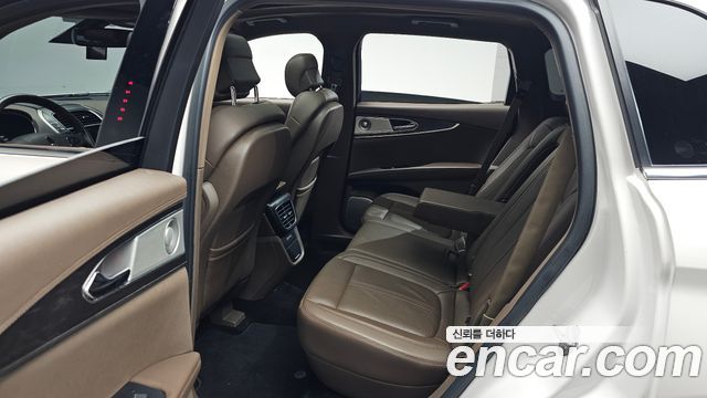 Lincoln MKX 2018 — photo 18