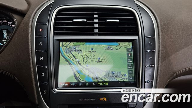 Lincoln MKX 2018 — photo 20