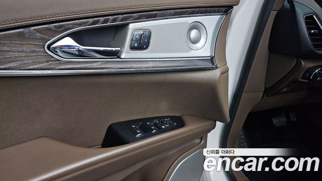 Lincoln MKX 2018 — photo 34