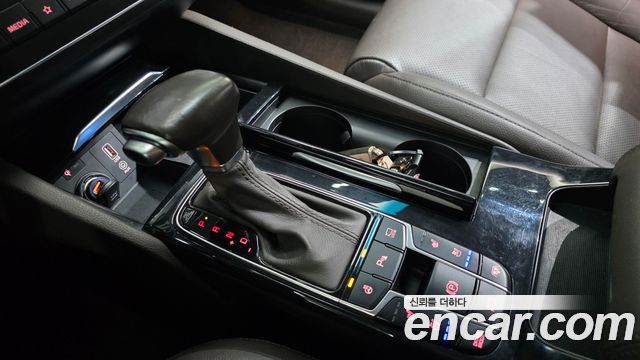 Kia K7 2019 — photo 9
