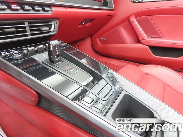Porsche 911 2021 — photo 12