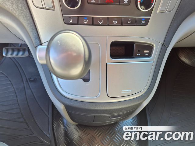Hyundai Starex 2017 — photo 9