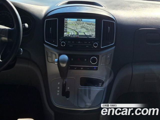 Hyundai Starex 2017 — photo 13