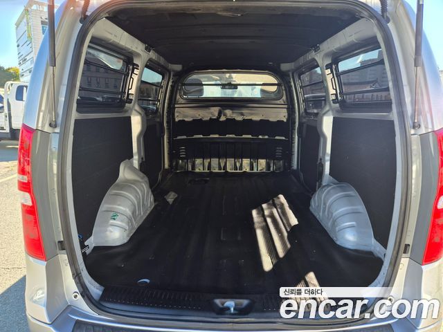 Hyundai Starex 2017 — photo 16