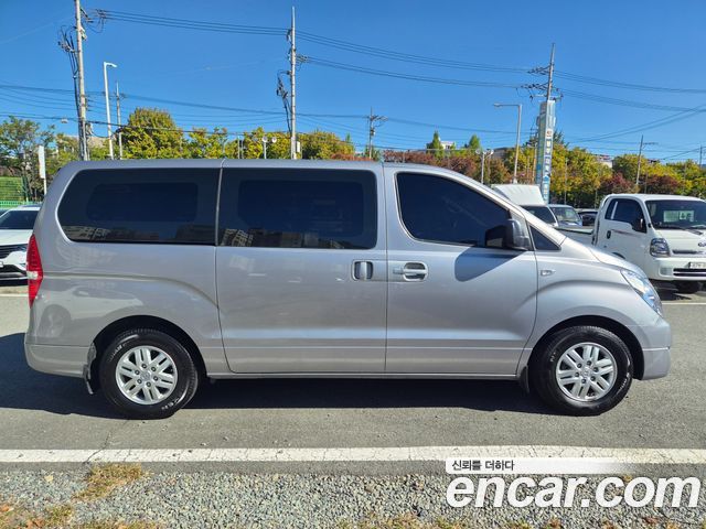 Hyundai Starex 2017 — photo 18