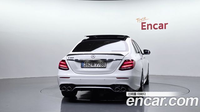 Mercedes-Benz E-Class 2017 — photo 4