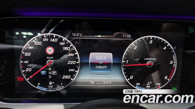 Mercedes-Benz E-Class 2017 — photo 11