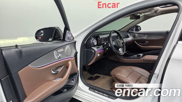 Mercedes-Benz E-Class 2017 — photo 13