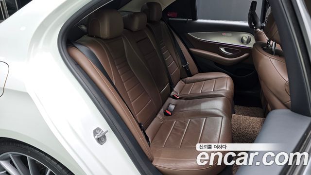 Mercedes-Benz E-Class 2017 — photo 17