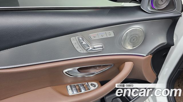 Mercedes-Benz E-Class 2017 — photo 26