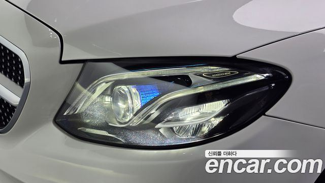 Mercedes-Benz E-Class 2017 — photo 8