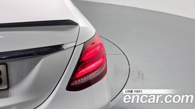 Mercedes-Benz E-Class 2017 — photo 9