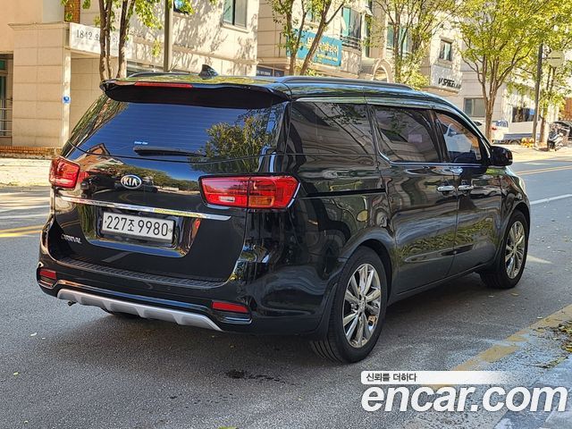 Kia Canival 2020 — photo 4