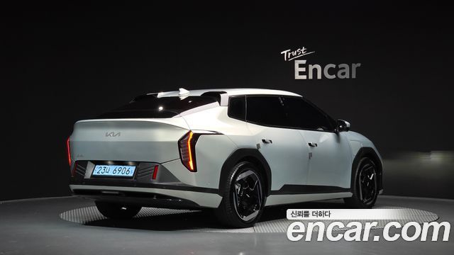Kia EV4 2027 — photo 2