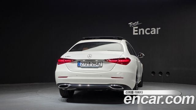 Mercedes-Benz C-Class 2026 — photo 4