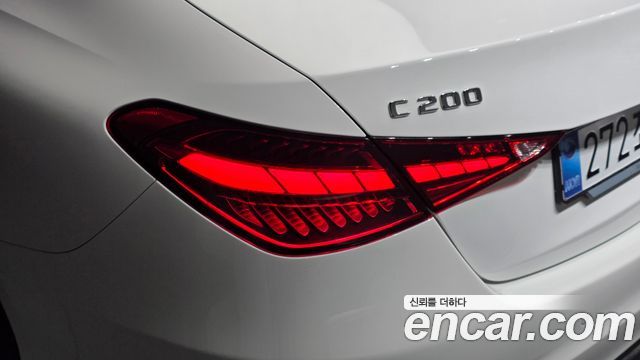 Mercedes-Benz C-Class 2026 — photo 9