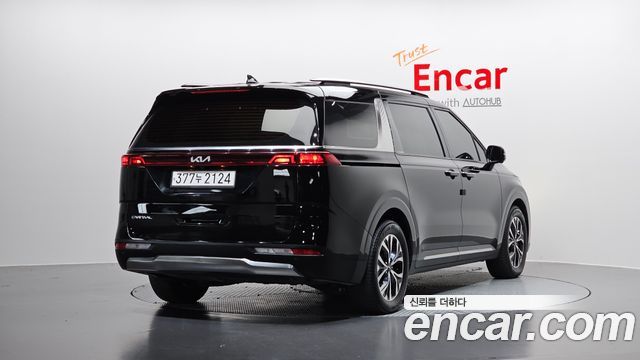 Kia Canival 2023 — photo 2