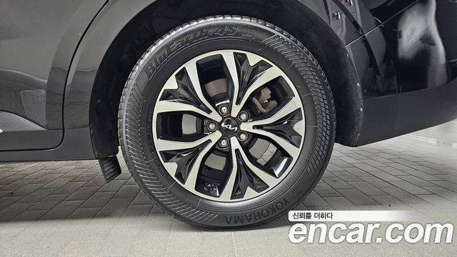 Kia Canival 2023 — photo 7
