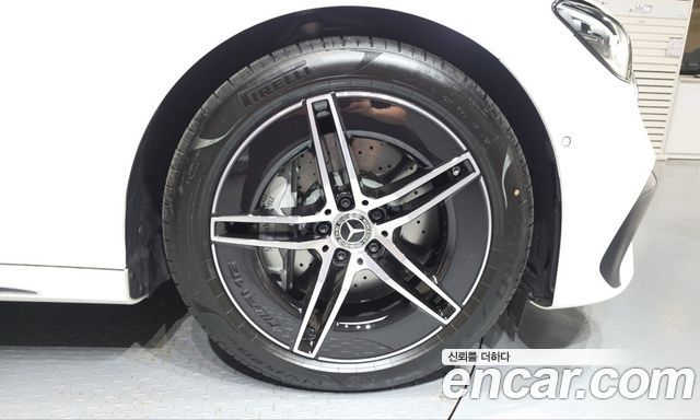 Mercedes-Benz E-Class 2026 — photo 7
