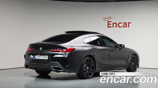 BMW 8-Series 2023 — photo 2