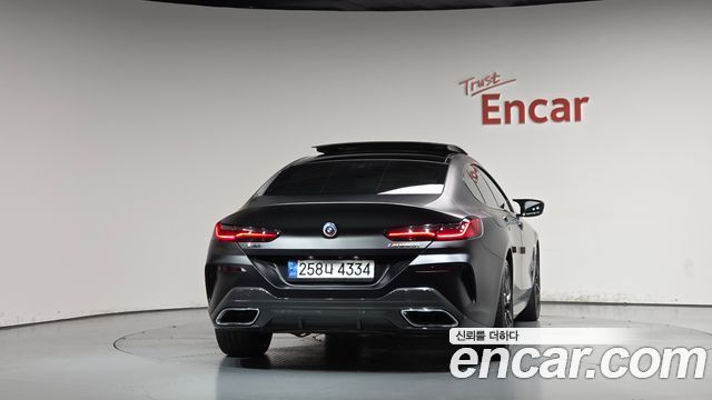 BMW 8-Series 2023 — photo 4