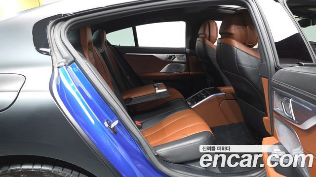 BMW 8-Series 2023 — photo 17