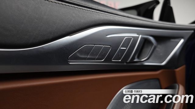 BMW 8-Series 2023 — photo 32