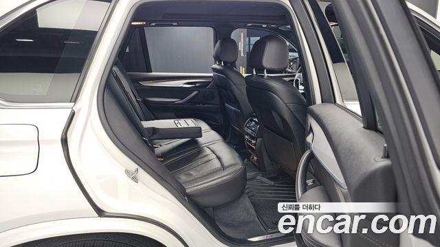 BMW X5 2018 — photo 17