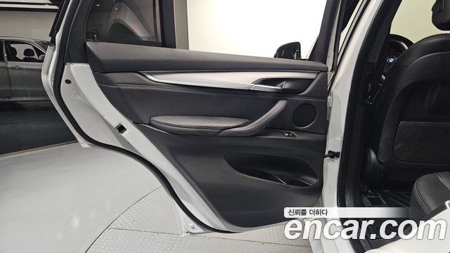 BMW X5 2018 — photo 15
