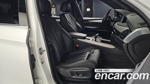 BMW X5 2018 — photo 16