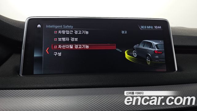 BMW X5 2018 — photo 31