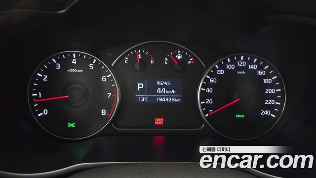 Kia Carens 2017 — photo 8