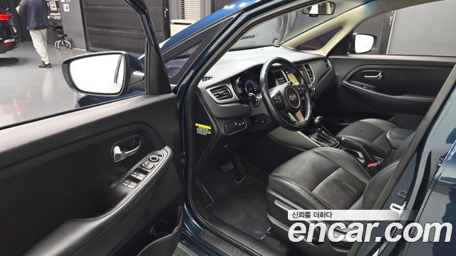 Kia Carens 2017 — photo 10