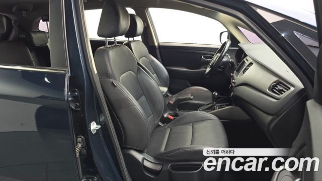 Kia Carens 2017 — photo 12