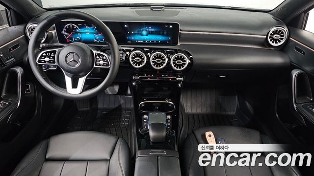 Mercedes-Benz A-Class 2020 — photo 10